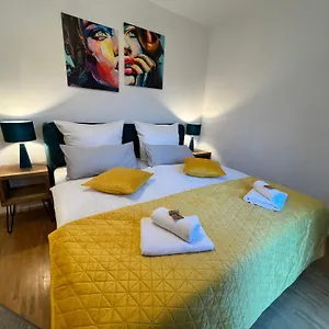  Apartment Modernes Mit Balkon Und Parkplatz Zentrum